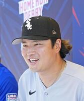 　米大リーグ、オールスター戦の前日、取材に応じるホワイトソックスの村上宗隆＝13日、フィラデルフィア（共同）