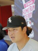 　オールスター戦の前日、取材に応じるホワイトソックス・村上＝フィラデルフィア（共同）