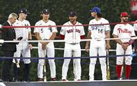 　本塁打競争に臨むホワイトソックス・村上（中央左）＝フィラデルフィア（ゲッティ＝共同）