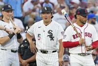 　本塁打競争に臨むホワイトソックス・村上（中央）＝フィラデルフィア（共同）