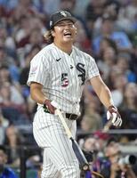 　本塁打競争の第１ラウンドを終えたホワイトソックス・村上。９本にとどまって５位に終わり、４人による準決勝には進めなかった＝フィラデルフィア（共同）
