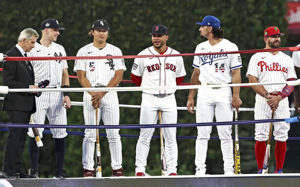 　本塁打競争に臨むホワイトソックス・村上（中央左）＝フィラデルフィア（ゲッティ＝共同）