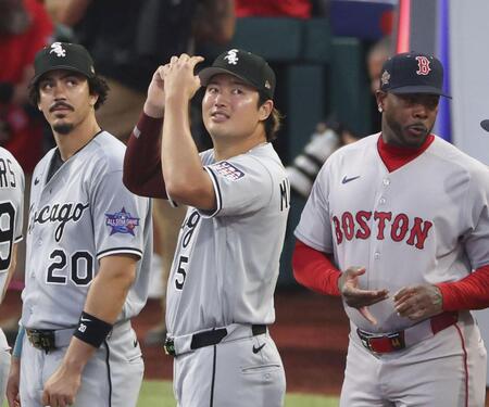 　オールスター戦、試合前のセレモニーに臨むホワイトソックス・村上（中央）＝フィラデルフィア（共同）