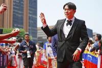 　米大リーグ、オールスター戦前のレッドカーペットショーに参加したドジャース・山本由伸＝14日、フィラデルフィア（ＭＬＢ提供・ゲッティ＝共同）