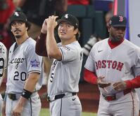 　オールスター戦、試合前のセレモニーに臨むホワイトソックス・村上（中央）＝フィラデルフィア（共同）