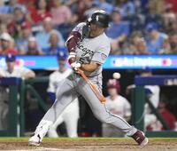 　米大リーグ、オールスター戦の９回、空振り三振に倒れたホワイトソックス・村上宗隆＝14日、フィラデルフィア（共同）