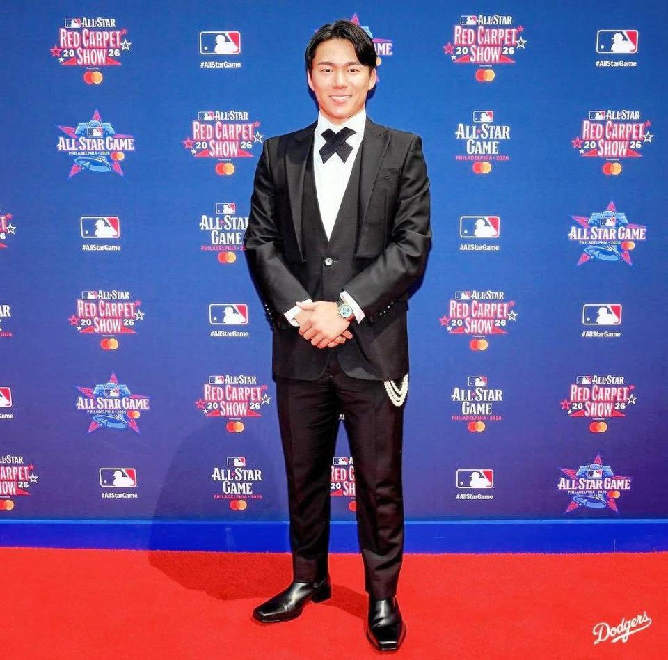 レッドカーペットショーに登場した山本（ロサンゼルス・ドジャース提供）