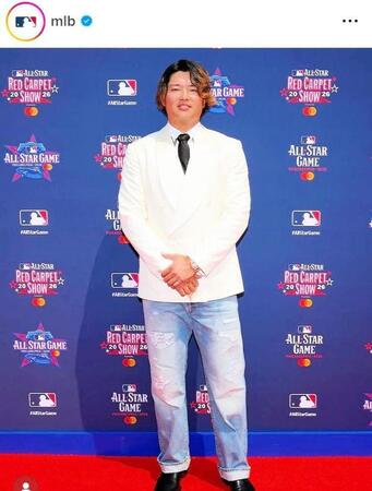 レッドカーペットショーでの村上宗隆。ＭＬＢの公式インスタグラム＠ｍｌｂより