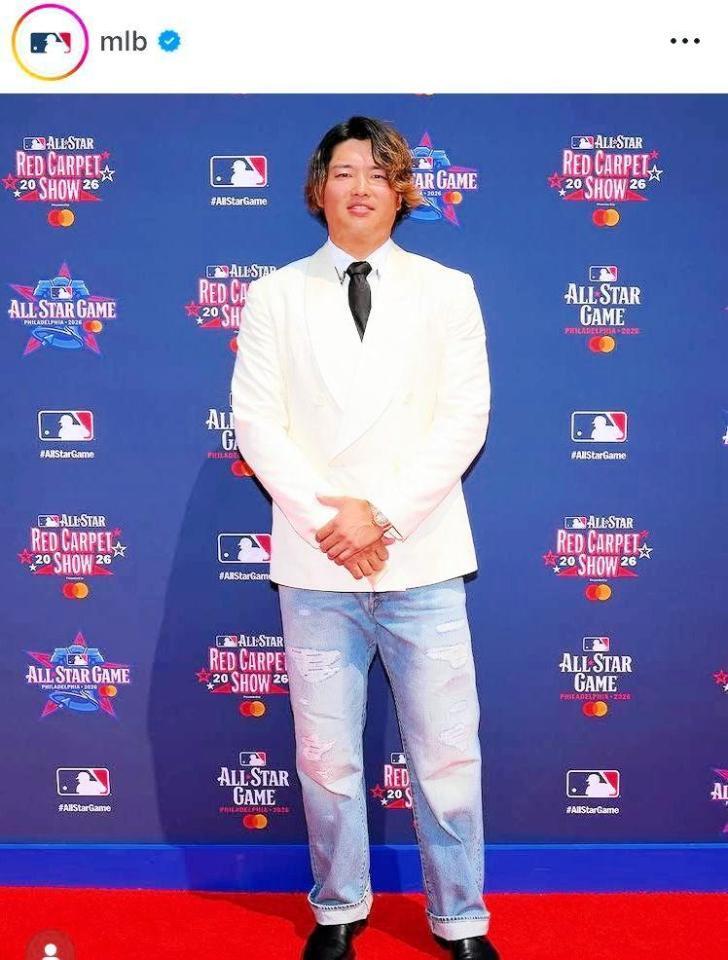 レッドカーペットショーでの村上宗隆。ＭＬＢの公式インスタグラム＠ｍｌｂより