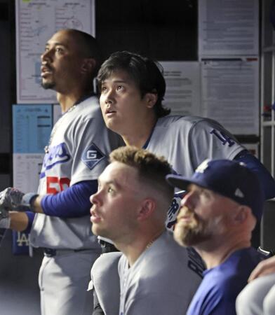 　ヤンキース戦の６回、左飛に倒れベンチに戻った大谷（共同）