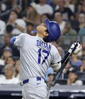 　ヤンキース戦の８回、三飛に倒れた大谷（共同）