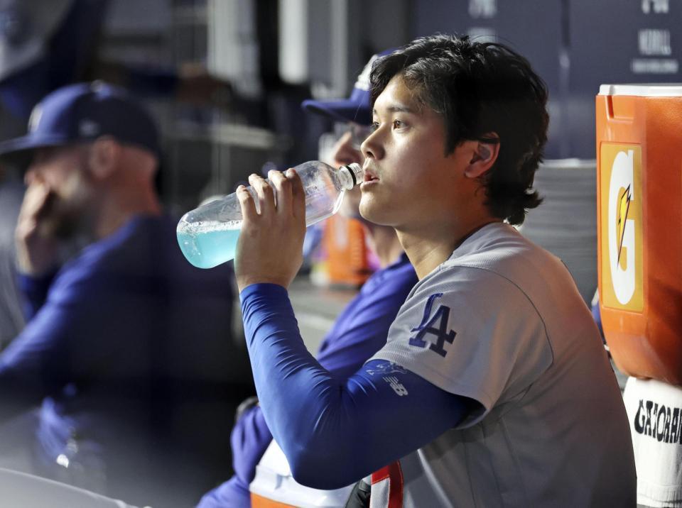 　ヤンキース戦の６回、左飛に倒れベンチに戻った大谷（共同）