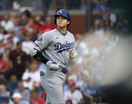 　フィリーズ戦の３回、二ゴロに倒れたドジャース・大谷＝フィラデルフィア（共同）