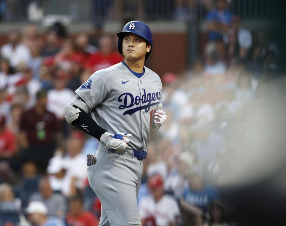 　フィリーズ戦の３回、二ゴロに倒れたドジャース・大谷＝フィラデルフィア（共同）