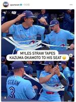 ストローによってベンチにくくりつけられる岡本。ｓｐｏｒｔｓｎｅｔのインスタグラムより