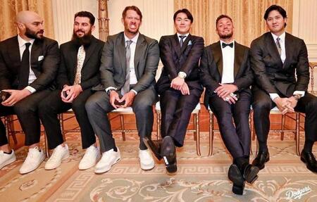 ホワイトハウスの控え室で待つ大谷、山本ら（ロサンゼルス・ドジャース提供）