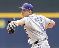 　ブルワーズ戦に先発したロッキーズ・菅野。５回１／３を投げ２失点で10勝目を挙げた＝ミルウォーキー（ゲッティ＝共同）