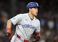 　レッドソックス戦の７回、23号３ランを放ったブルージェイズ・岡本＝ボストン（ゲッティ＝共同）