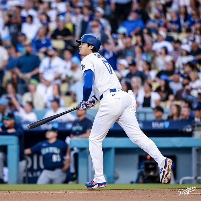 ★ホームラン★ すごいホームラン。中堅方向にあの飛距離」 大谷の後半戦1号に解説者
