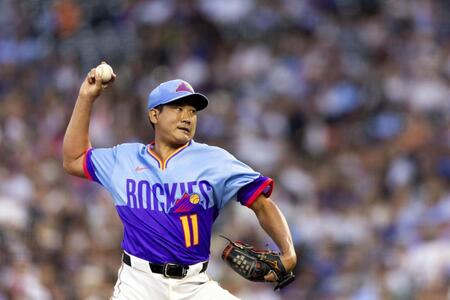 　ロイヤルズ戦に先発し、６回２／３を５安打１失点で11勝目を挙げたロッキーズ・菅野＝デンバー（ＭＬＢ提供・ゲッティ＝共同）
