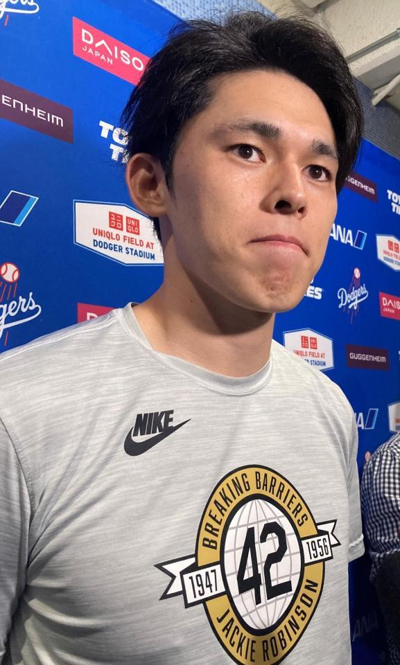 試合後に取材に応じる佐々木（撮影・小林信行）