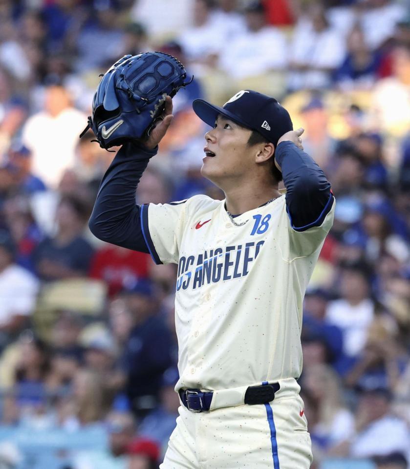 　レッドソックス戦の３回、ラファエラに２打席連続の本塁打を浴びたドジャース・山本＝ロサンゼルス（共同）