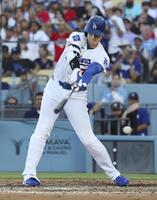 　レッドソックス戦の７回、空振り三振に倒れたドジャース・大谷＝ロサンゼルス（共同）