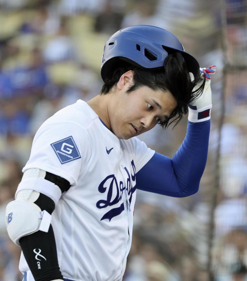 　レッドソックス戦の７回、空振り三振に倒れたドジャース・大谷＝ロサンゼルス（共同）