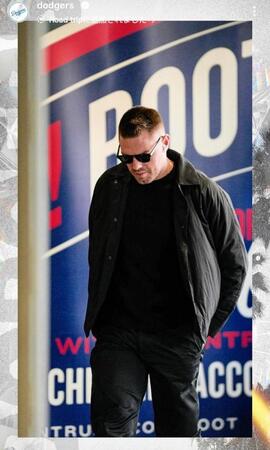 球場入りするフリーマン。ドジャースの球団公式インスタグラム（ｄｏｄｇｅｒｓ）より