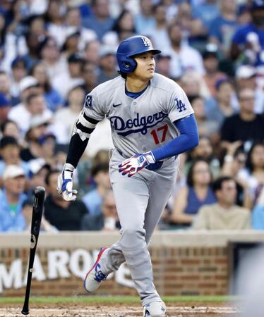 ２回、右前打を放つ大谷（共同）