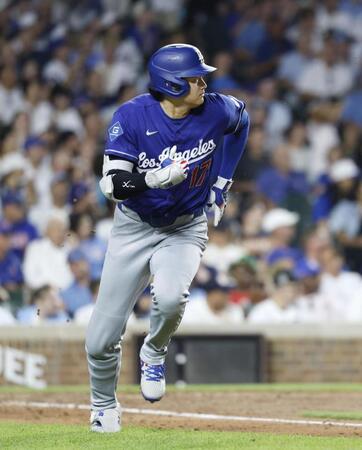 ６回、左前打を放った大谷（共同）