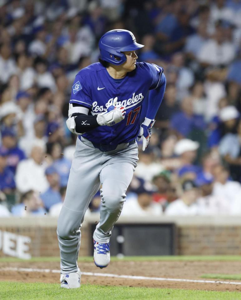 ６回、左前打を放った大谷（共同）