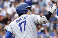 ８回、２６号２ランを放った大谷（共同）