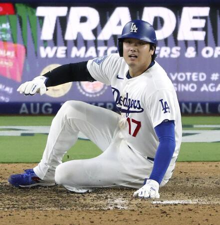 　ロイヤルズ戦の７回、フリーマンの適時打で生還したドジャースの二走大谷＝ロサンゼルス（共同）