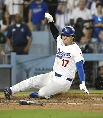 　ロイヤルズ戦の７回、フリーマンの適時打で生還するドジャースの二走大谷＝ロサンゼルス（共同）