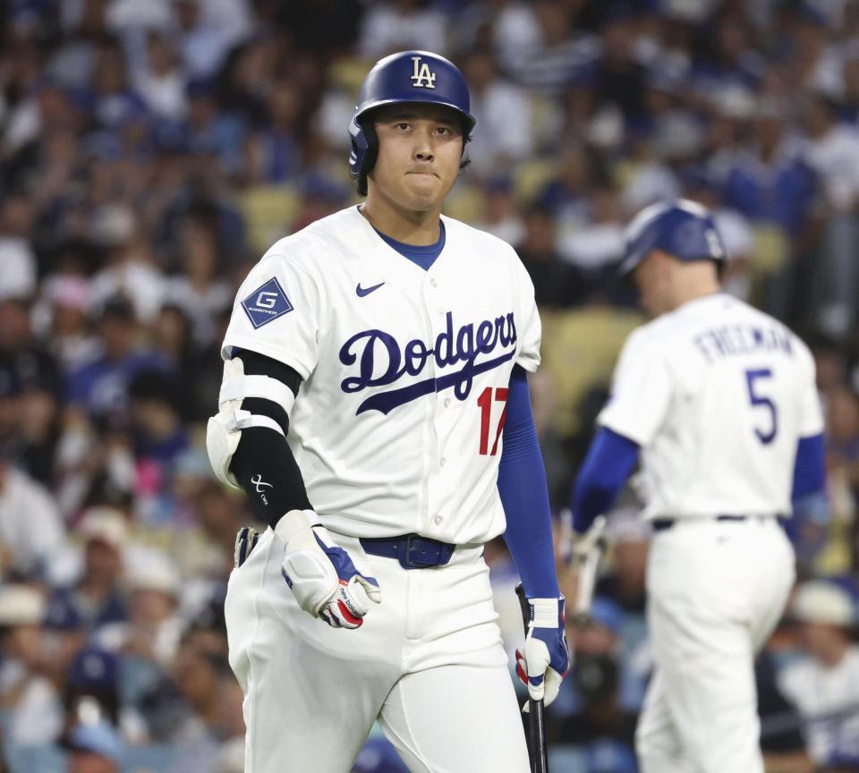３回、空振り三振に倒れた大谷（共同）