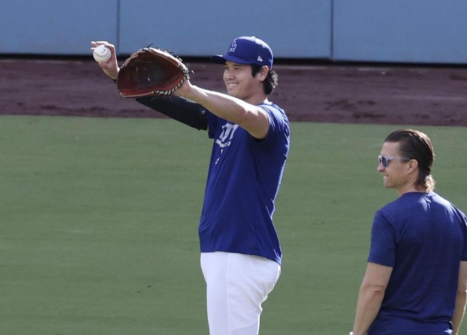 　試合前、キャッチボールを行うドジャース・大谷＝ロサンゼルス（共同）