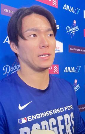 試合後、報道陣の質問に答える山本（撮影・小林信行）