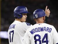 　ブルワーズ戦の７回、四球で出塁したドジャース・大谷＝ロサンゼルス（共同）