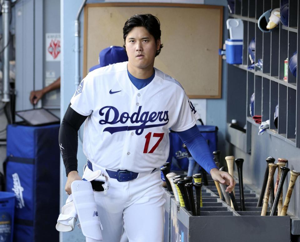 　試合前、準備をするドジャース・大谷＝ロサンゼルス（共同）