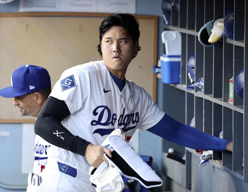 　試合前、準備をするドジャース・大谷＝ロサンゼルス（共同）