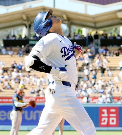　８回、二ゴロ併殺打に倒れたドジャース・大谷（共同）