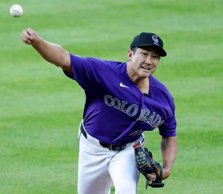 　ドジャース戦に先発し、５回７失点で６敗目を喫したロッキーズ・菅野＝デンバー（共同）