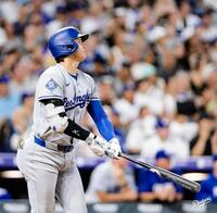 ５回、２８号ソロを放った大谷（ロサンゼルス・ドジャース提供）