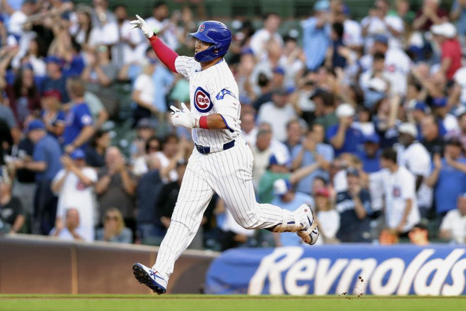 １回、２２号ソロを放ち塁を回る鈴木（ＭＬＢ提供・ゲッティ＝共同）