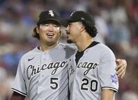 ホワイトソックス・村上宗隆（左）とミゲル・バルガス＝提供・共同通信社