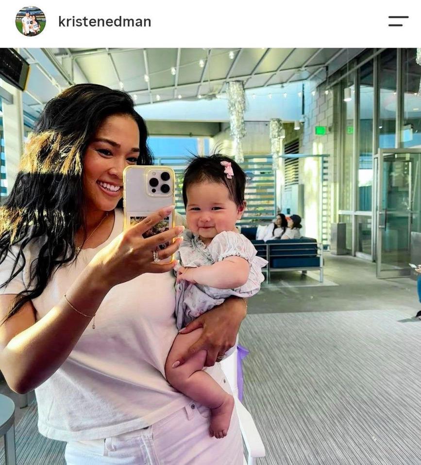 エドマンの妻・クリステンさんと長女・エバちゃん。クリステンさんのインスタグラム（ｋｒｉｓｔｅｎｅｄｍａｎ）より