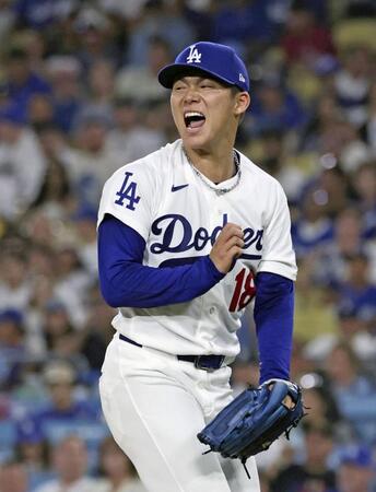 　パイレーツ戦の３回、適時打を許し声を上げるドジャース・山本＝ロサンゼルス（共同）