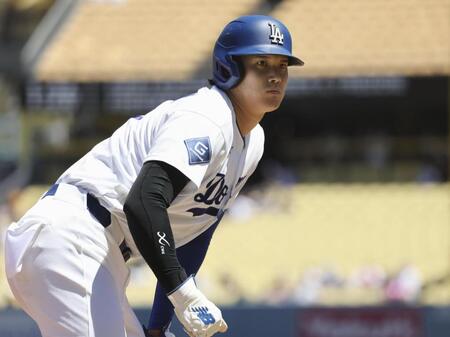 １回、フリーマンの安打で二塁から三塁に進んだ大谷（共同）
