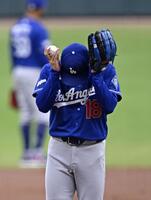　ブレーブス戦の１回、先頭打者本塁打を浴びたドジャース・山本＝アトランタ（共同）